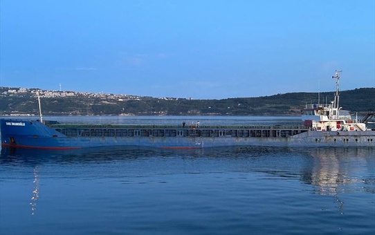 Çanakkale Boğazı'nda arızalanan Türk bayraklı gemi Karanlık Liman Demir Sahası'na götürüldü