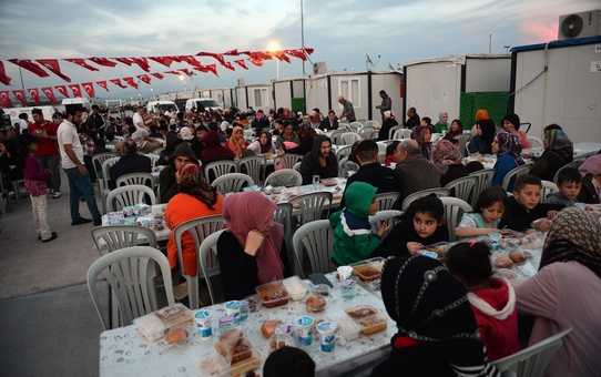 Kahramanmaraş'ta depremzedeler birlik ve kardeşlik iftarında buluştu