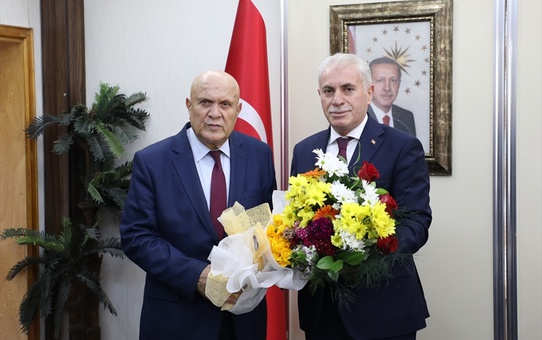 AK Parti'den Bayburt Belediye Başkanı Seçilen Mete Memiş Göreve Başladı