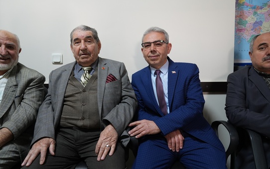 İstanbul'un en yaşlı muhtarı görevini devretti