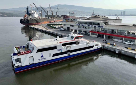 İzmir Büyükşehir Belediyesi İZDENİZ ile İzmir-Midilli seferlerine başladı