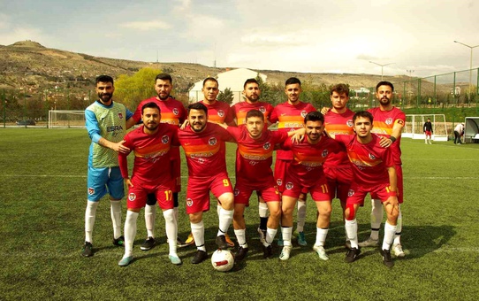 Güneşli Gençlikspor, Yeni Mahallespor'u uzatmada yendi