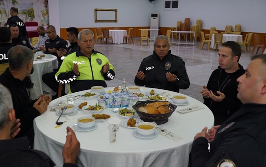 Osmaniye'nin Sumbas ilçesinde polisler iftarda buluştu