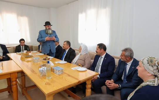 Sağlık Bakanı Fahrettin Koca, Hatay'da ziyaretler gerçekleştirdi