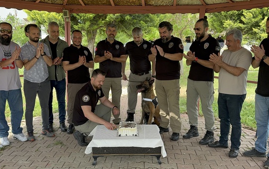 Adana'da Narkotik Dedektör Köpeği Hulk'un Doğum Günü Kutlandı