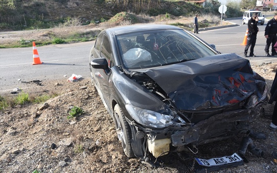 Kırıkkale'de Otomobil Çarpışması: 4 Kişi Yaralandı