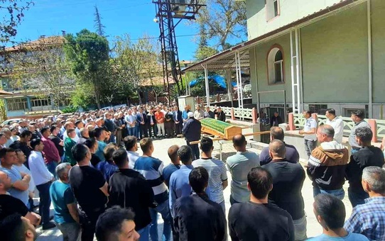Soma'da maden kazasında hayatını kaybeden işçi son yolculuğuna uğurlandı