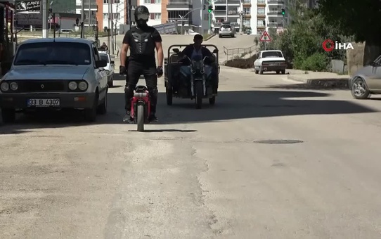 Trafikte gören 'robot' sanıyor