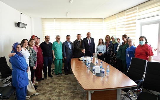 Kızılcahamam Belediye Başkanı Süleyman Acar, Ebeler Haftası'nı kutladı