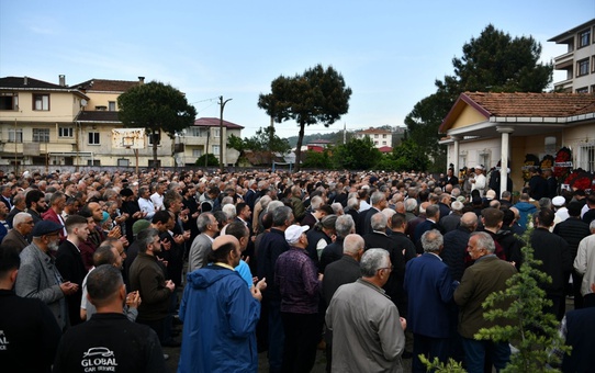 Trabzon'da Hacı Nusret Çakıroğlu'nun cenazesi toprağa verildi