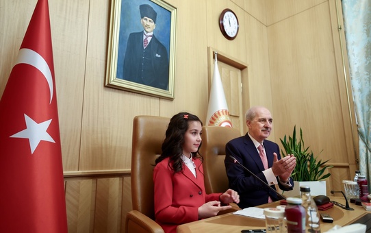 TBMM Başkanı Numan Kurtulmuş, 23 Nisan Ulusal Egemenlik ve Çocuk Bayramı'nda koltuğunu öğrenciye devretti