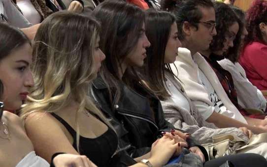 Dilek Hanif, Atılım Üniversitesi Tekstil ve Moda Tasarımı Bölümü öğrencileriyle buluştu