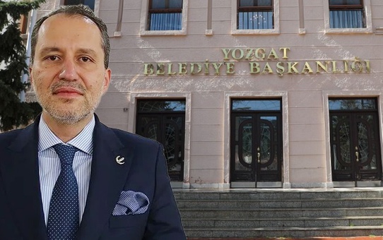 AK Parti'den Yeniden Refah'a geçen Yozgat'ta belediye binasına T.C. tabelası asıldı