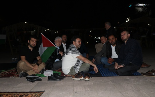 Tekirdağ'da İsrail'in Gazze'ye yönelik saldırıları oturma eylemiyle protesto edildi