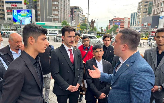 Bursa Ülkü Ocakları, 3 Mayıs Milliyetçiler Günü Sergisi Düzenledi