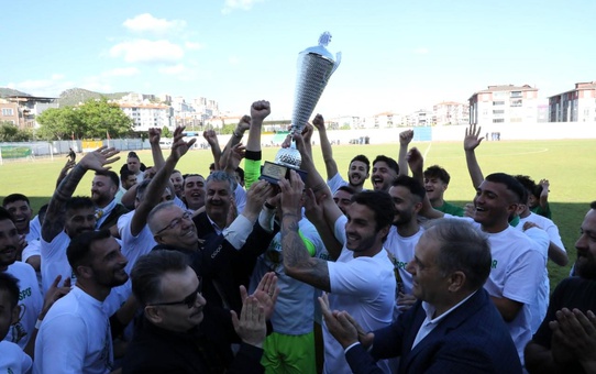 1966 Edremitspor Gönen Belediyespor'u mağlup ederek Bölgesel Amatör Lige yükseldi