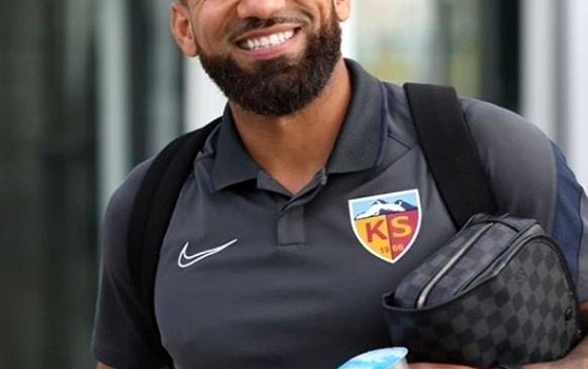 Kayserispor'da forma giyen Aaron Lennon, Türkiye'yi çok sevdiğini söyledi