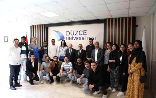 Düzce Üniversitesi Rektörü, uluslararası öğrenci temsilcileriyle bir araya geldi