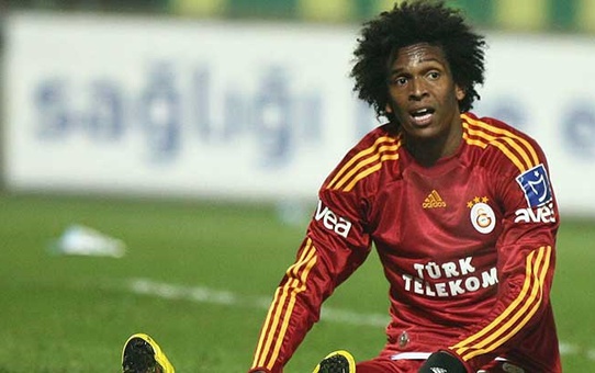 Galatasaray'ın eski yıldızı, takım otobüsüyle maça giderken tutuklandı