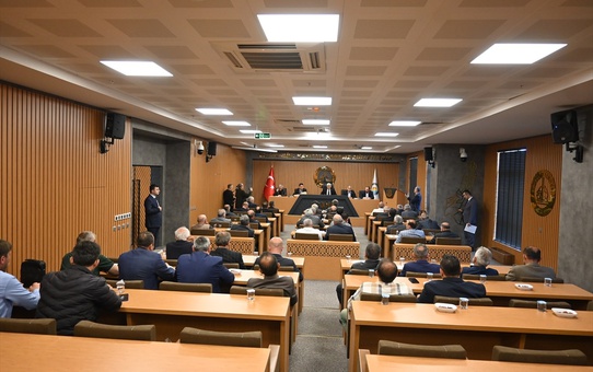 Araklı Belediye Başkanı Hüseyin Avni Coşkun Çebi, muhtarlarla buluştu