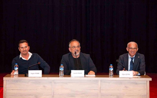 Erzincan Binali Yıldırım Üniversitesi'nde Futbolun Efsaneleri Konuştu