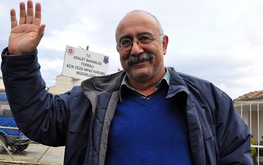 Sevan Nişanyan'dan skandal paylaşım! Öğretmenini öldüren öğrenciyi savunup Atatürk'e hakaret etti