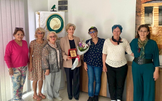 Türk Anneler Derneği Çeşme Şubesi, 'Anneler Günü' etkinlikleri çerçevesinde 'Yılın Annesi'ni seçti