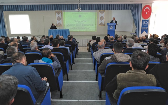Kırşehir İl Müftülüğü, din görevlilerine vekalet yoluyla kurban kesim organizasyonu ve yaz Kur'an kurslarıyla ilgili seminer verdi