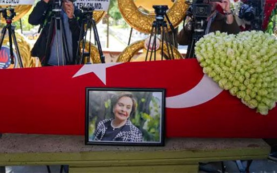 Ünlü sanatçı Ayten Gökçer, 84 yaşında hayatını kaybetti