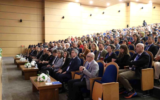 Zonguldak'ta düzenlenen sempozyumda Prof. Dr. Refik Turan, Rusya'nın yeniden bir Bizans olma sevdası olduğunu söyledi
