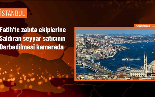 Fatih'te zabıta ekiplerine saldıran seyyar satıcının darbedilmesi kameralara yansıdı