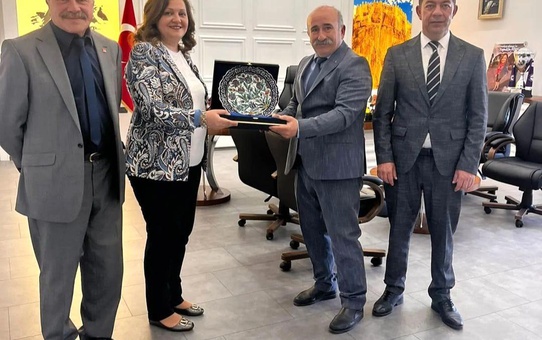 Kütahya Belediye Başkanı Zekeriya Yılmaz, Afyonkarahisar Belediye Başkanı Burcu Köksal'ı ziyaret etti