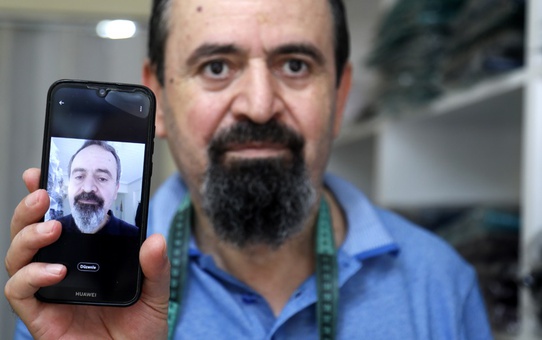 Kanser tedavisi gördü, beyaz saçı ve sakalı siyaha döndü