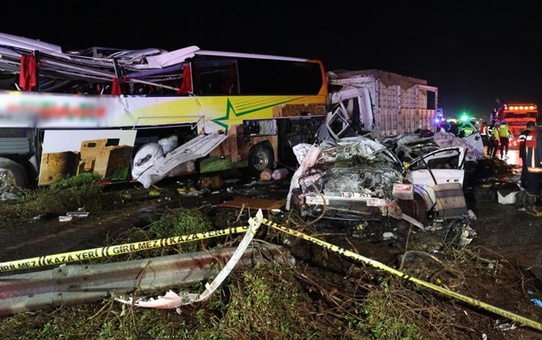 Mersin'deki zincirleme kazada hayatını kaybeden 10 kişinin kimlikleri belli oldu