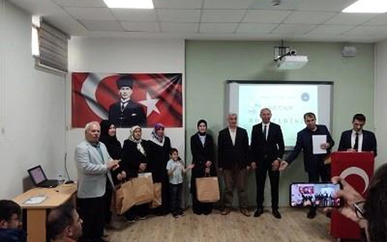 Erzurum'da Faik Güngör Ortaokulu'nda Kitap Okuma Yarışması Ödül Töreni Düzenlendi