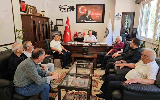 Eski Bakan Ali Rıza Gönül, Kuyucak Belediye Başkanı Uğur Doğanca'yı Ziyaret Etti