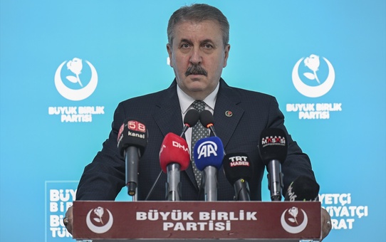BBP Genel Başkanı Mustafa Destici, PKK'nın partisi Belediye Başkanı Mehmet Akış'ın gözaltına alınmasını destekliyor