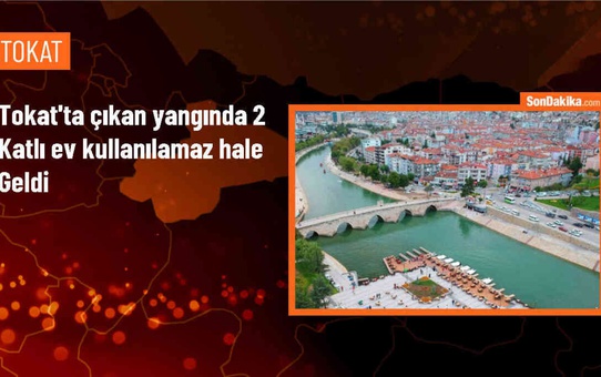 Tokat'ın Erbaa ilçesinde yangın çıkan 2 katlı ahşap ev zarar gördü