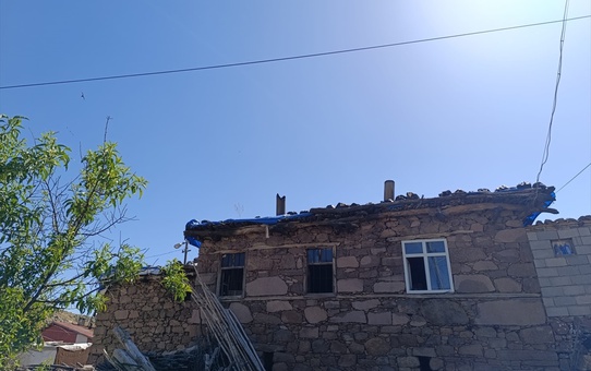 Konya Seydişehir'de çıkan yangında ev kullanılamaz hale geldi, 4 kişi hastaneye kaldırıldı