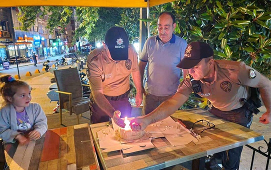 Bekçiye Sürpriz Doğum Günü Kutlaması