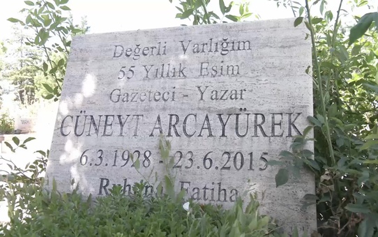 Gazeteci-yazar Cüneyt Arcayürek vefatının dokuzuncu yıl dönümünde anıldı