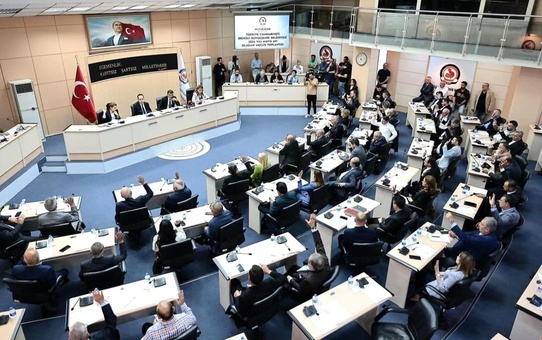 Denizli Büyükşehir Belediye Meclisinde AK Parti'den istifa