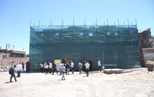 Diyarbakır'da 500 Yıllık Ermeni Kilisesi Restorasyon Çalışmaları Başladı