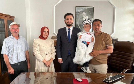 Erzurum'da Yılmaz çifti, çocuklarının sünnet düğününde takılan hediyeleri Filistin halkına bağışladı