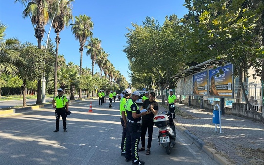 Adana'da Yapılan Denetimlerde 1825 Motosiklet Trafikten Men Edildi
