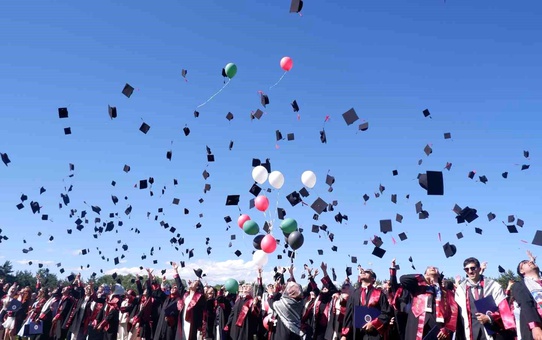 Erzurum Atatürk Üniversitesi Tıp Fakültesi Öğrencileri Filistin'e Destek İçin Balon Uçurdu