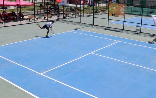 Iğdır'da düzenlenen Alagöz Holding 4. Kayısı Cup Tenis Turnuvası tamamlandı