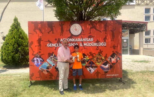 12 Yaş Tenis Yaz Kupası-2 Turnuvası Afyonkarahisar'da Gerçekleştirildi