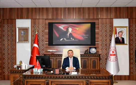 Eğirdir Kaymakamı Adem Çelik, İzmir Torbalı'ya atanırken yerine Ömer Çimşit atandı