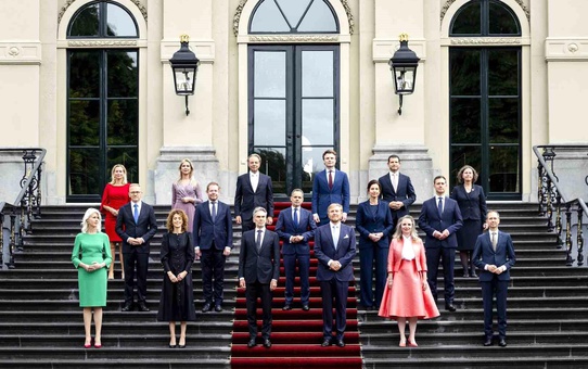 Hollanda'da Yeni Hükümetin Yemin Etmesiyle Dick Schoof Başbakan Oldu